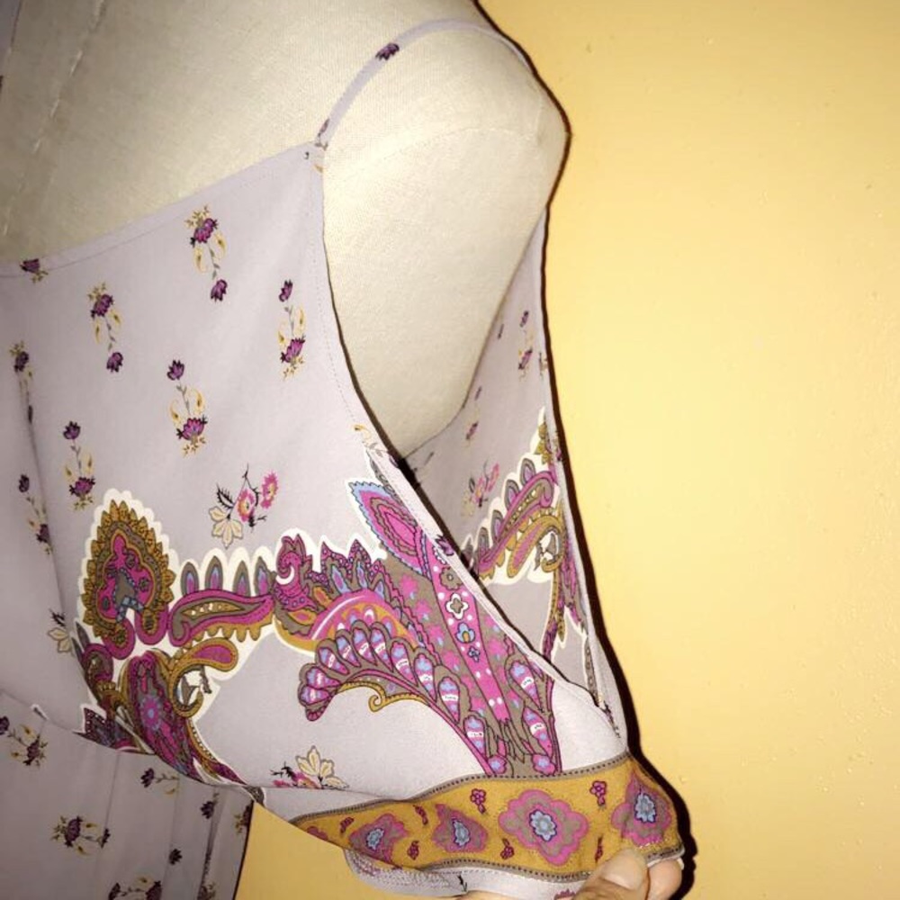 Astr Gray Print Open Shoulder Romper. - image 7